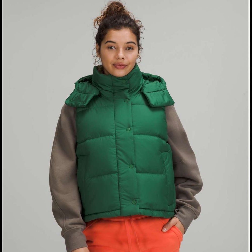 Like new, Lululemon wunder puff vest in Everglade green
